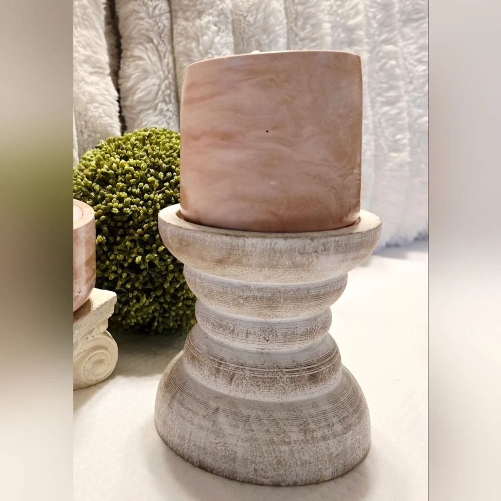 Beautiful Hand Poured Candle & Homeade Vessel. Willow Lane Glow- Fresh  Floral